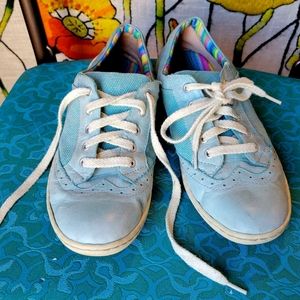 Born blue wingtip tennis shoes